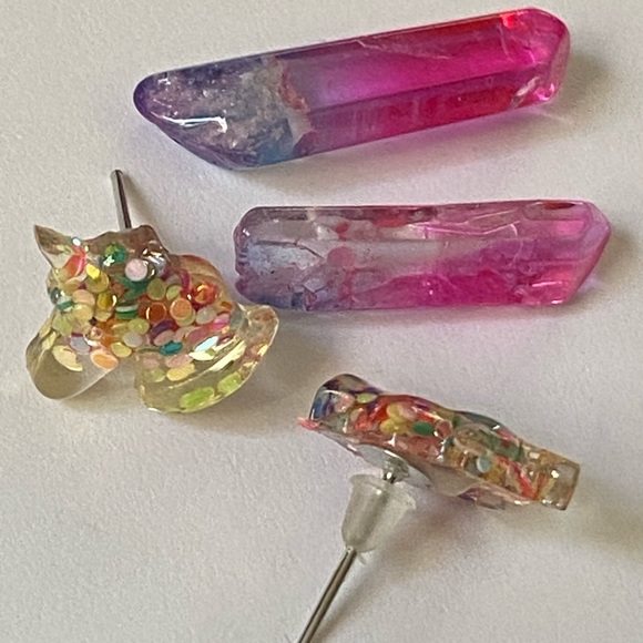 ๐Sale ๐2 for $10 NWOT Kawaii sparkle confetti unicorn post earrings school - Picture 4 of 6